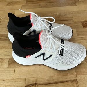 NEW BALANCE WOMENS FRESH FOAM ROAV RUNNING SHOE - WHITE